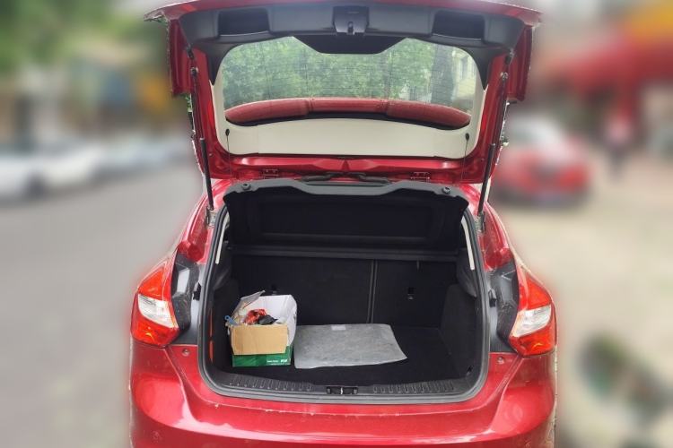 Used Ford Focus 2012 Hatchback 1.6L Manual Fashion Edition Trunk