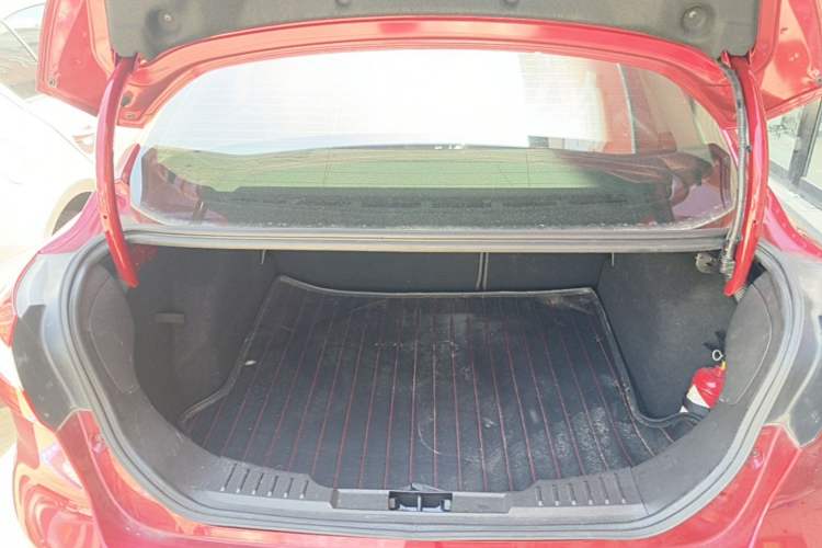 Used Ford Focus 2012 Sedan 1.6L Automatic Fashion Edition Trunk