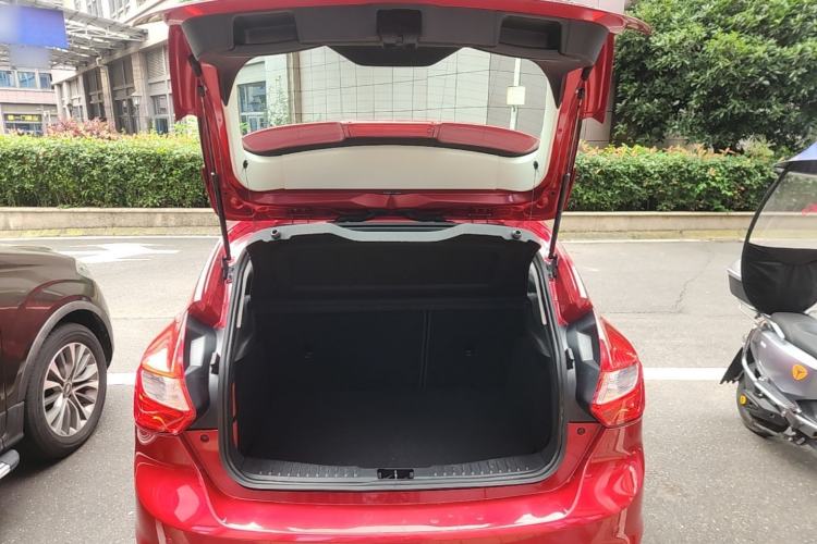 Used Ford Focus 2012 Hatchback 1.6L Automatic Fashion Edition Trunk