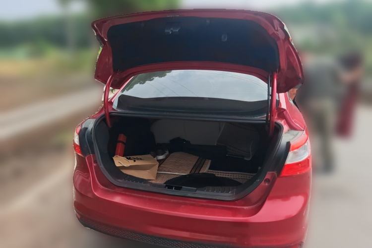 Used Ford Focus 2012 Sedan 1.6L Automatic Comfort Model Trunk