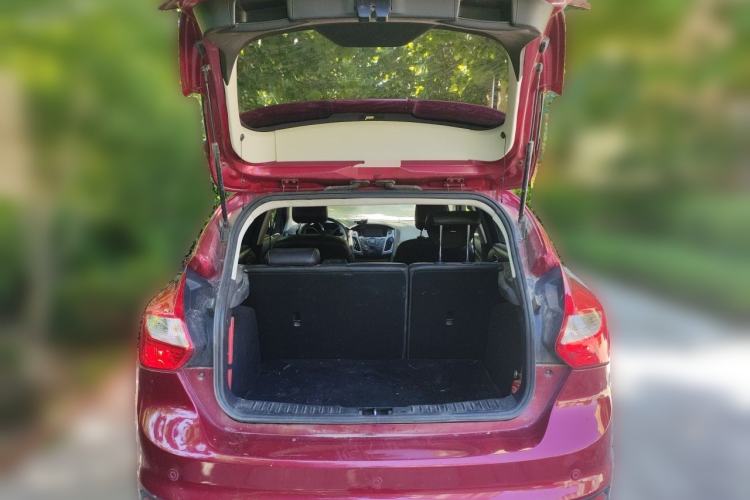 Used Ford Focus 2012 Hatchback 1.6L Manual Fashion Edition Trunk
