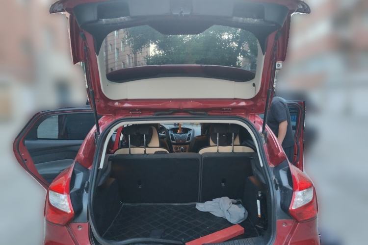 Used Ford Focus 2012 Hatchback 1.6L Automatic Comfort Model Trunk