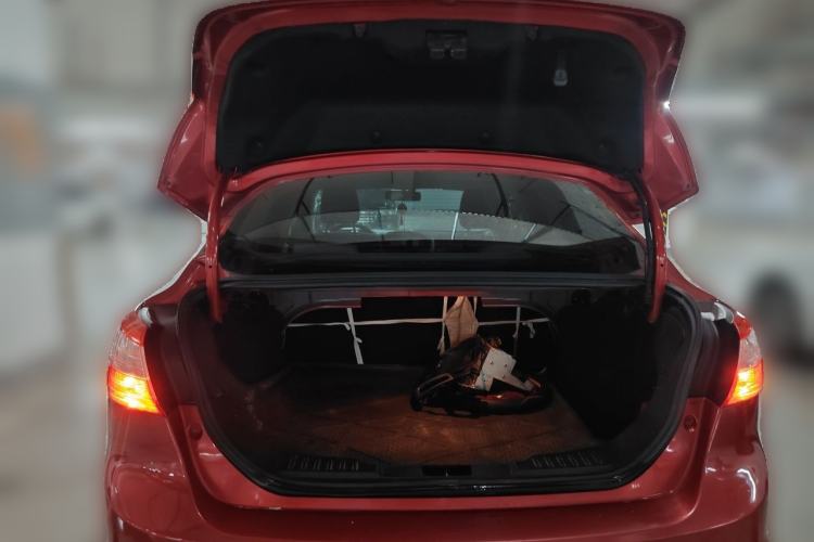 Used Ford Focus 2012 Sedan 1.6L Manual Comfort Model Trunk