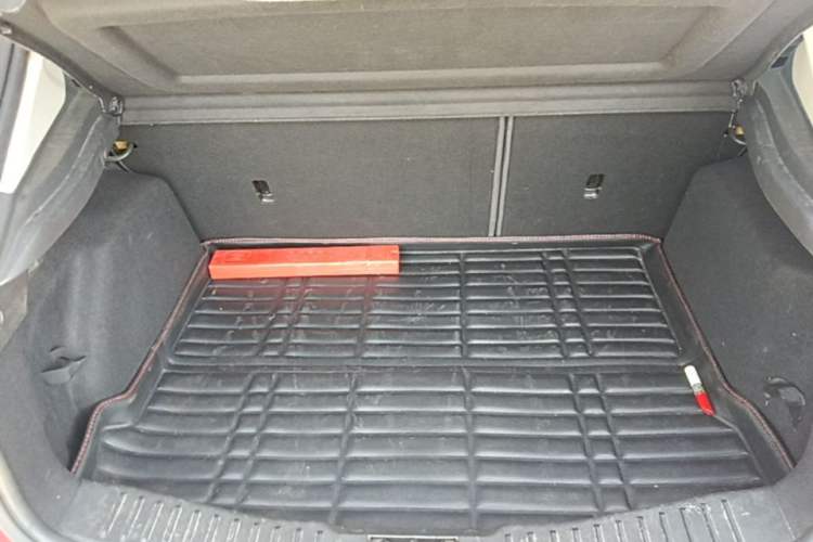 Used Ford Focus 2012 Hatchback 1.6L Manual Fashion Edition Trunk