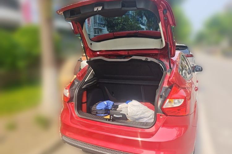 Used Ford Focus 2012 Hatchback 1.6L Manual Comfort Model Trunk