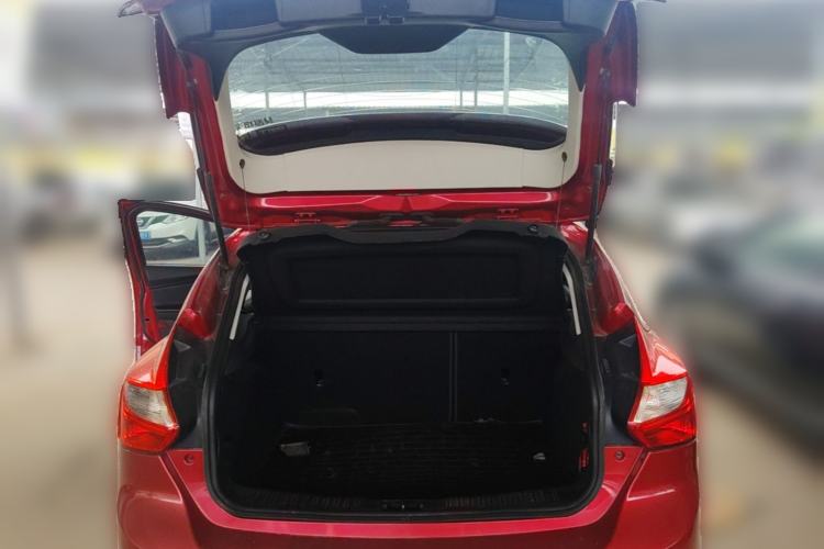 Used Ford Focus 2012 Hatchback 1.6L Automatic Fashion Edition Trunk