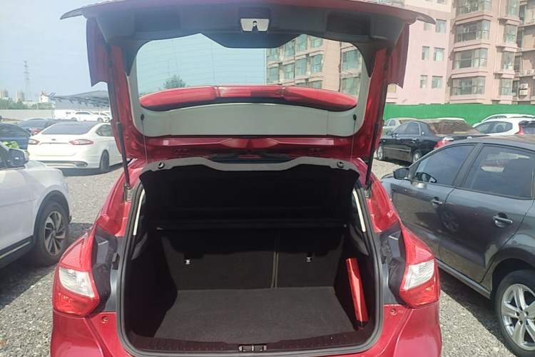 Used Ford Focus 2012 Hatchback 1.6L Automatic Fashion Edition Trunk