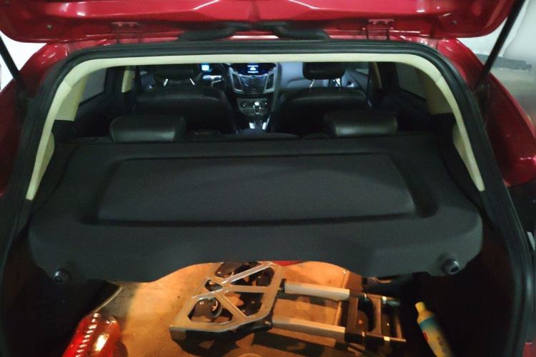 Used Ford Focus 2012 Hatchback 1.6L Automatic Fashion Edition Trunk