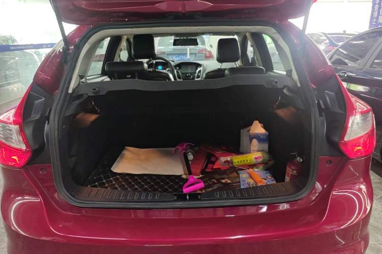 Used Ford Focus 2012 Hatchback 1.6L Automatic Fashion Edition Trunk