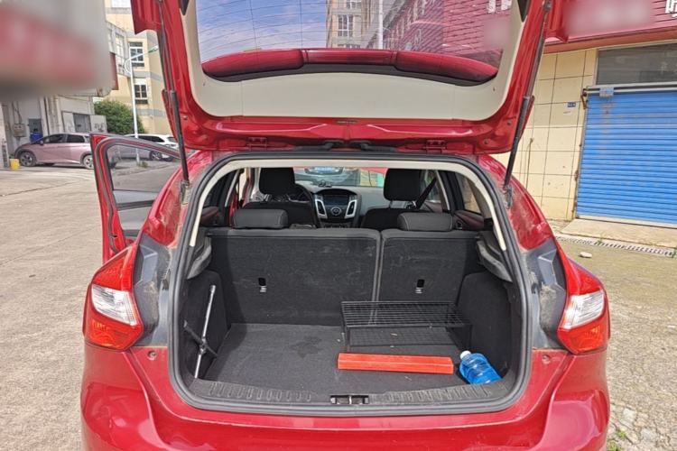 Used Ford Focus 2012 Hatchback 1.6L Manual Comfort Model Trunk