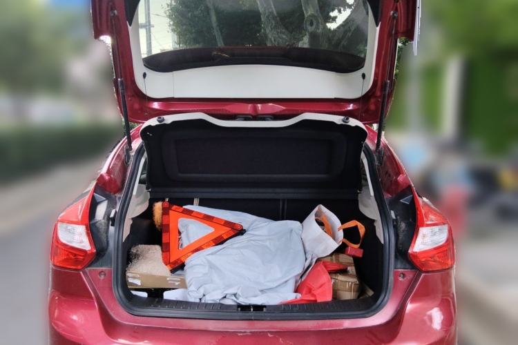 Used Ford Focus 2012 Hatchback 1.6L Automatic Fashion Edition Trunk