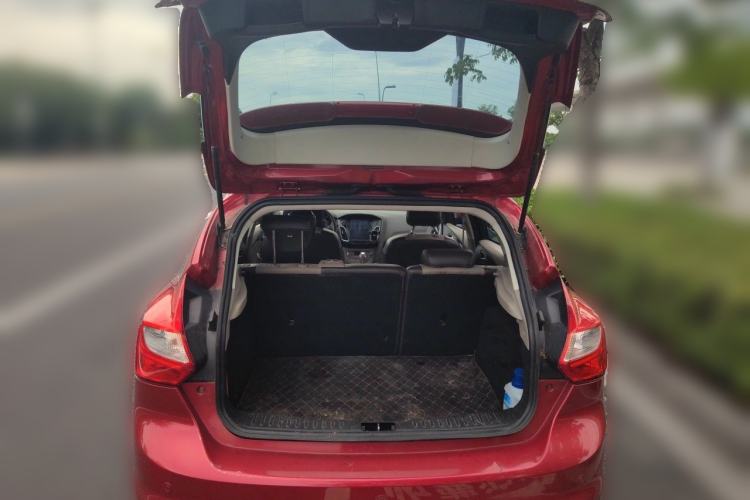 Used Ford Focus 2012 Hatchback 1.6L Automatic Fashion Edition Trunk