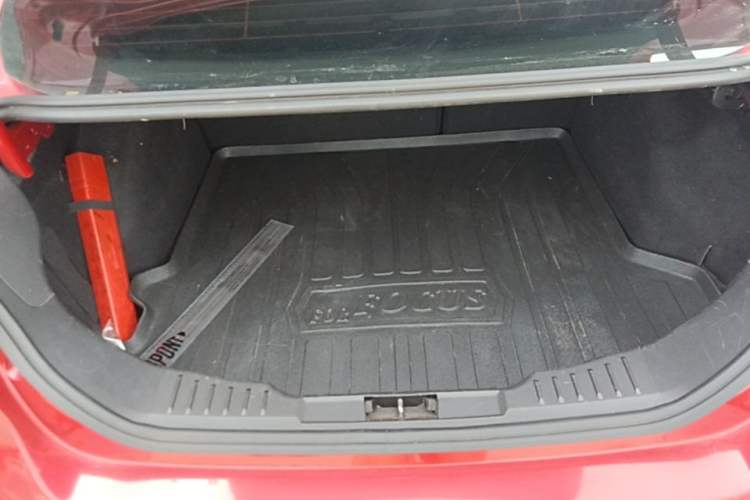 Used Ford Focus 2012 Sedan 1.6L Manual Comfort Model Trunk