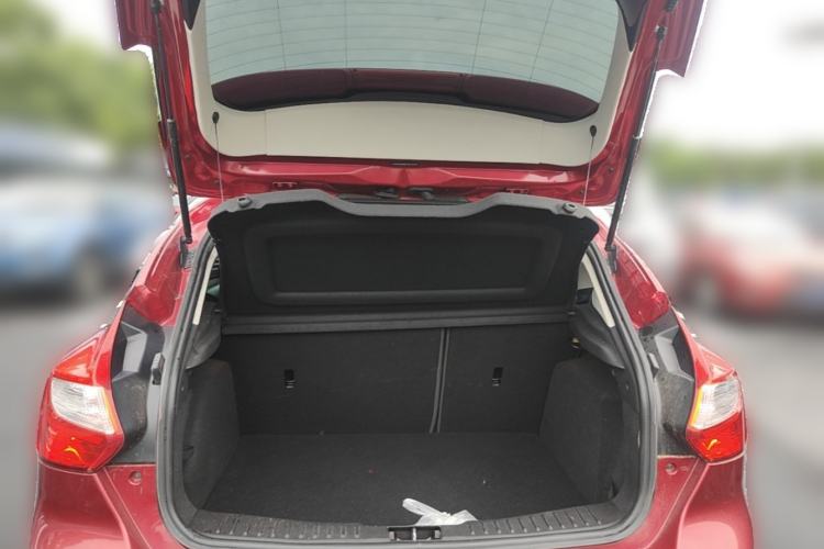 Used Ford Focus 2012 Hatchback 1.6L Automatic Fashion Edition Trunk