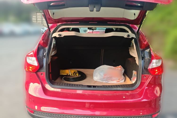 Used Ford Focus 2012 Hatchback 1.6L Automatic Fashion Edition Trunk