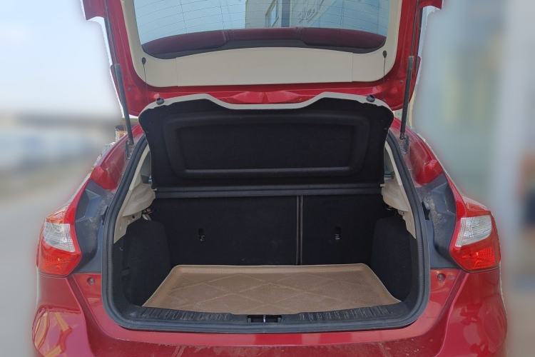 Used Ford Focus 2012 Hatchback 1.6L Automatic Fashion Edition Trunk