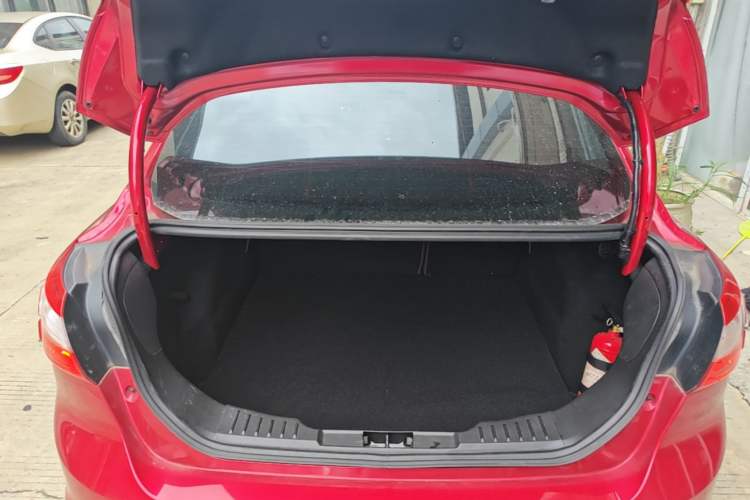 Used Ford Focus 2012 Sedan 1.6L Automatic Fashion Edition Trunk