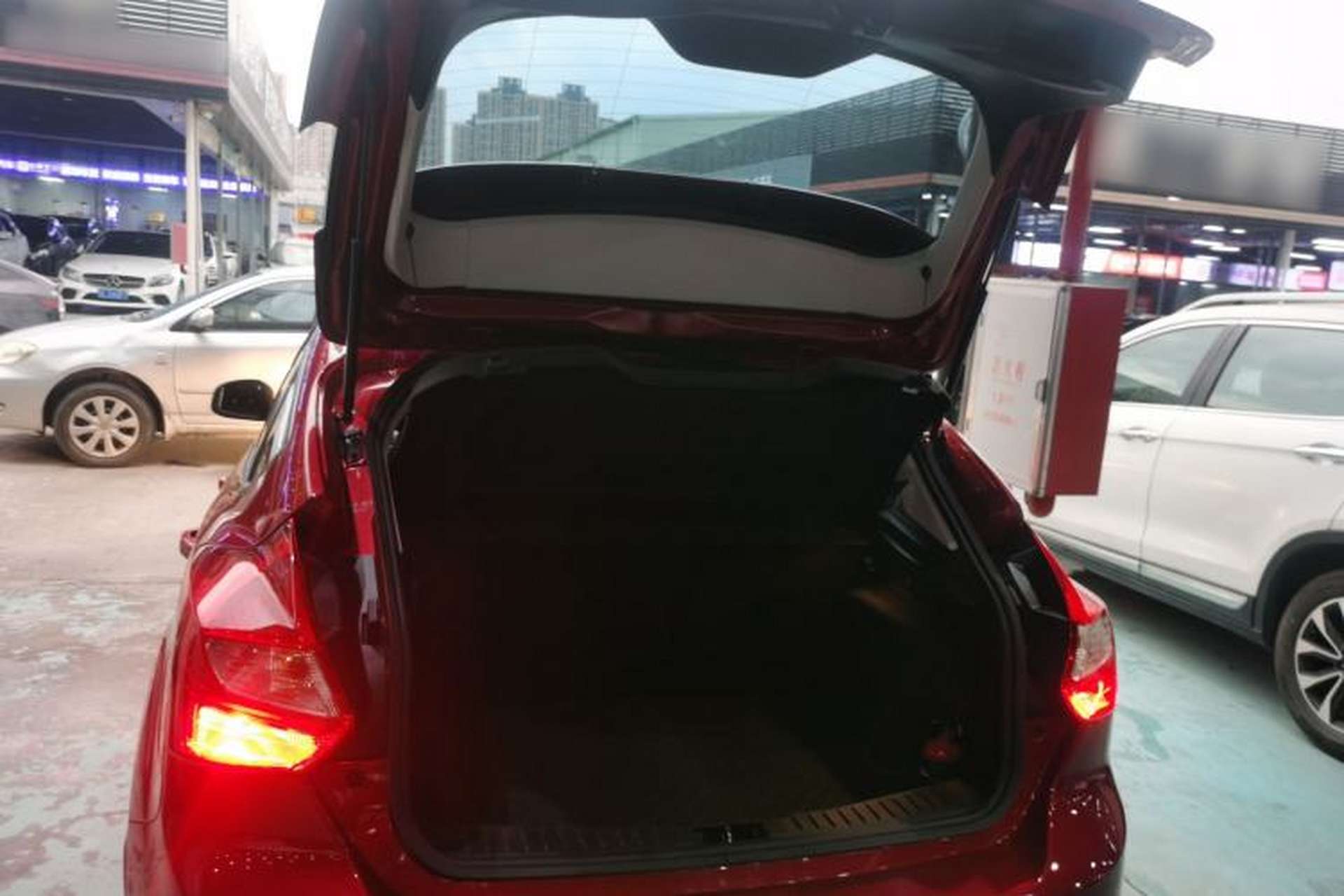 Used Ford Focus 2012 Hatchback 1.6L Automatic Fashion Edition Trunk