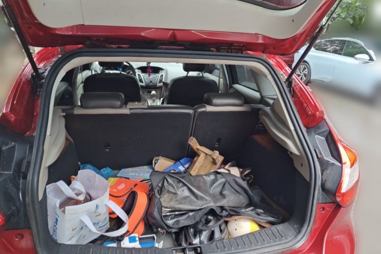 Used Ford Focus 2012 Hatchback 1.6L Automatic Fashion Edition Trunk