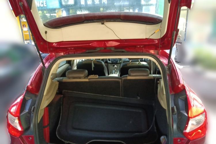 Used Ford Focus 2012 Hatchback 1.6L Automatic Fashion Edition Trunk