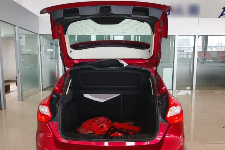 Used Ford Focus 2012 Hatchback 1.6L Automatic Fashion Edition Trunk