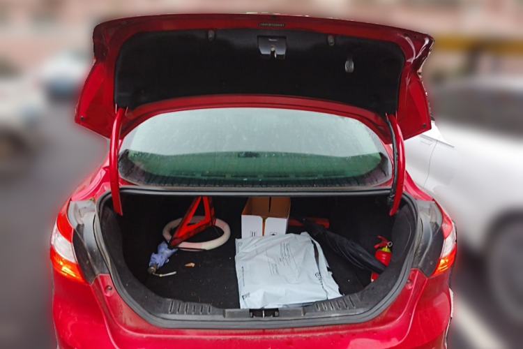 Used Ford Focus 2012 Sedan 1.6L Automatic Fashion Edition Trunk
