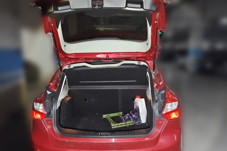 Used Ford Focus 2012 Hatchback 1.6L Automatic Fashion Edition Trunk
