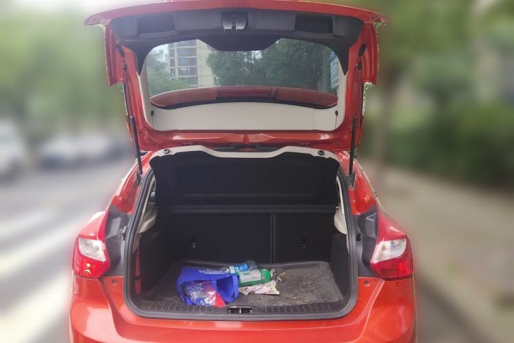 Used Ford Focus 2012 Hatchback 1.6L Manual Fashion Edition Trunk