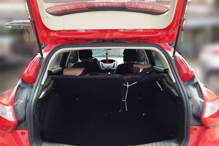 Used Ford Focus 2012 Hatchback 1.6L Automatic Fashion Edition Trunk