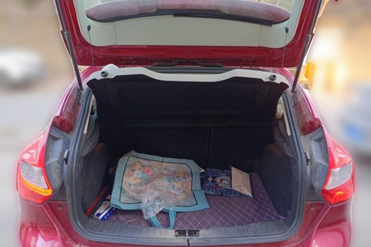 Used Ford Focus 2012 Hatchback 1.6L Automatic Fashion Edition Trunk
