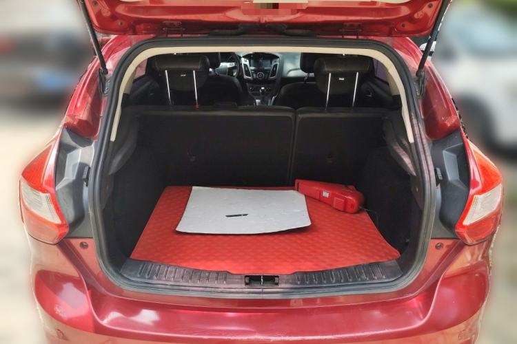 Used Ford Focus 2012 Hatchback 1.6L Automatic Fashion Edition Trunk