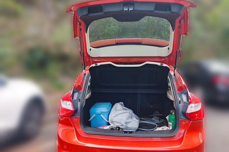Used Ford Focus 2012 Hatchback 1.6L Automatic Fashion Edition Trunk