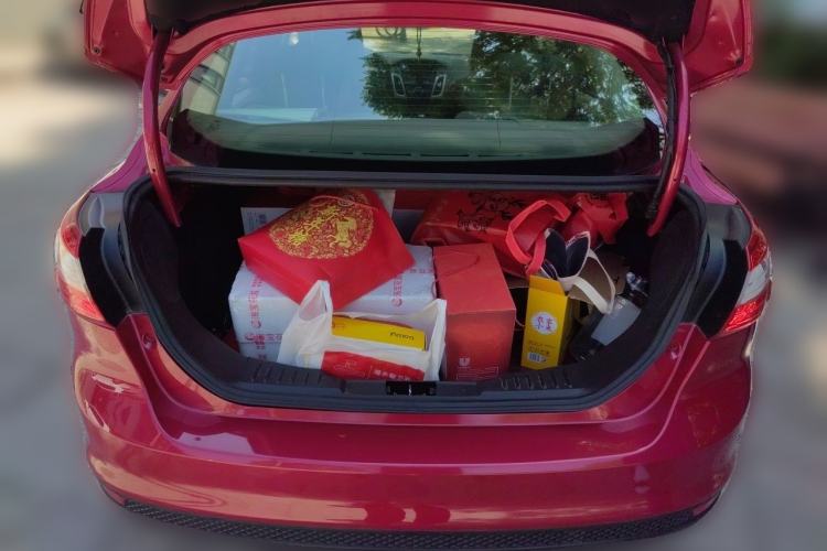Used Ford Focus 2012 Sedan 1.6L Manual Comfort Model Trunk