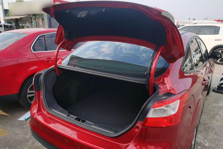 Used Ford Focus 2012 Sedan 1.6L Automatic Fashion Edition Trunk