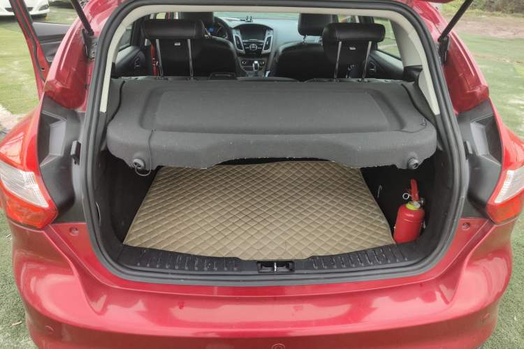 Used Ford Focus 2012 Hatchback 1.6L Automatic Fashion Edition Trunk