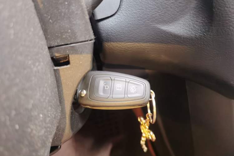 Used Ford Focus 2012 Sedan 1.6L Automatic Fashion Edition Vehicle Key