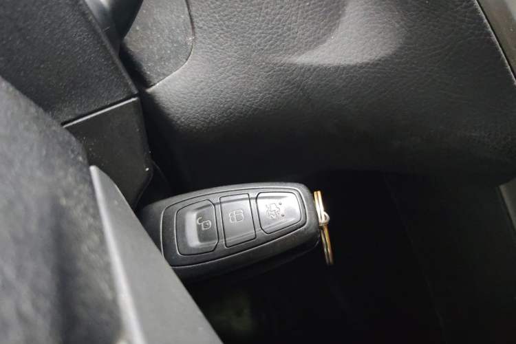 Used Ford Focus 2012 Hatchback 1.6L Automatic Fashion Edition Vehicle Key