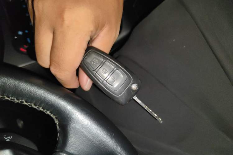 Used Ford Focus 2012 Sedan 1.6L Automatic Fashion Edition Vehicle Key