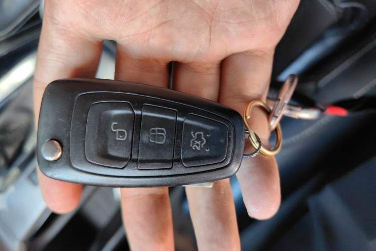 Used Ford Focus 2012 Hatchback 1.6L Automatic Fashion Edition Vehicle Key