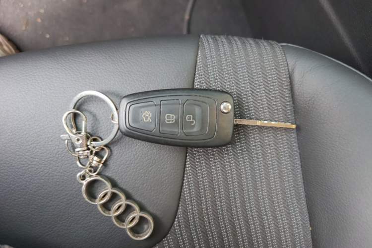 Used Ford Focus 2012 Hatchback 1.6L Automatic Fashion Edition Vehicle Key
