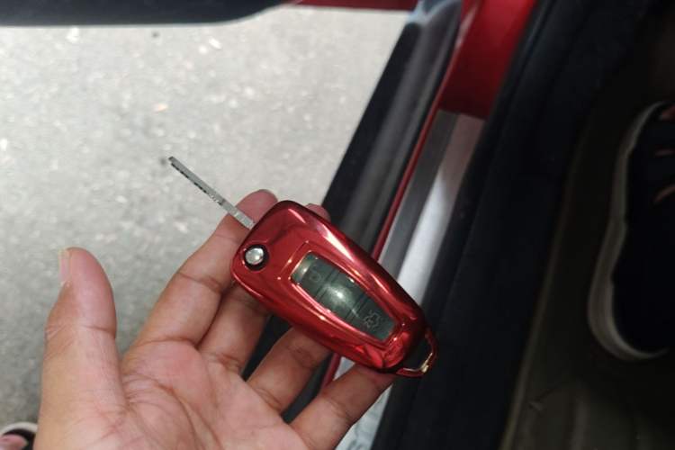 Used Ford Focus 2012 Hatchback 1.6L Automatic Fashion Edition Vehicle Key