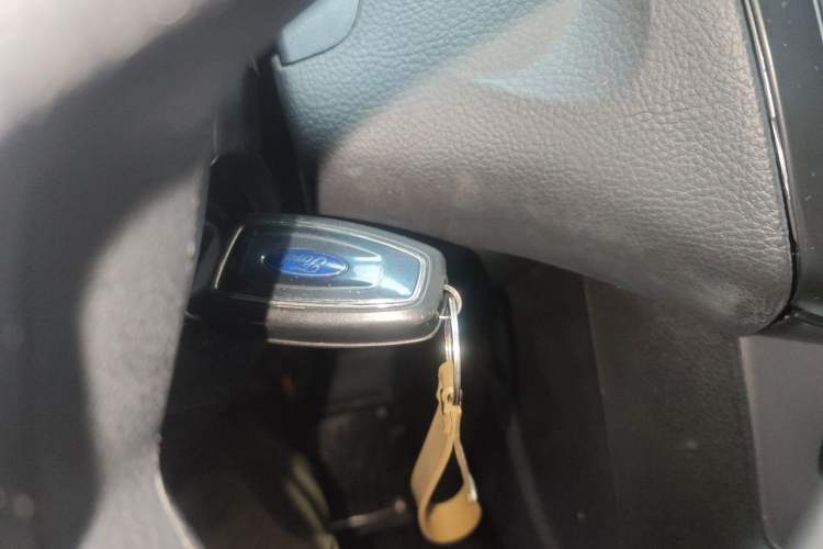 Used Ford Focus 2012 Hatchback 1.6L Automatic Fashion Edition Vehicle Key
