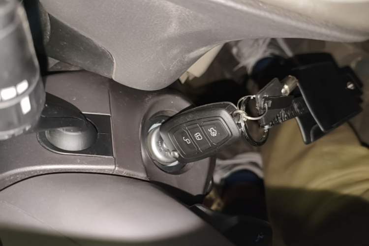 Used Ford Focus 2012 Hatchback 1.6L Automatic Fashion Edition Vehicle Key