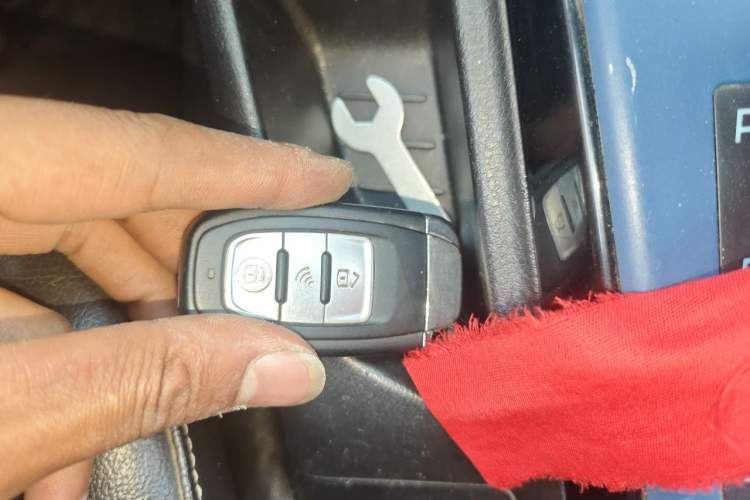 Used Ford Focus 2012 Hatchback 1.6L Automatic Fashion Edition Vehicle Key