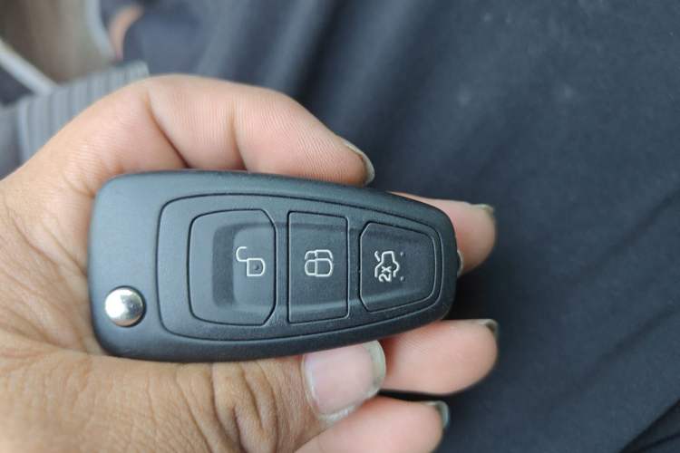 Used Ford Focus 2012 Hatchback 1.6L Automatic Fashion Edition Vehicle Key