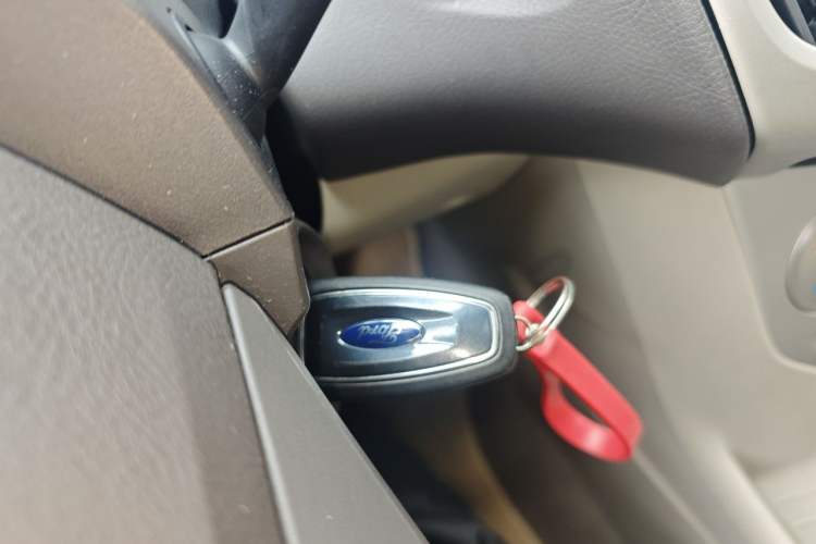 Used Ford Focus 2012 Hatchback 1.6L Automatic Fashion Edition Vehicle Key