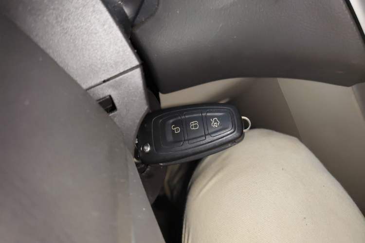 Used Ford Focus 2012 Hatchback 1.6L Automatic Fashion Edition Vehicle Key