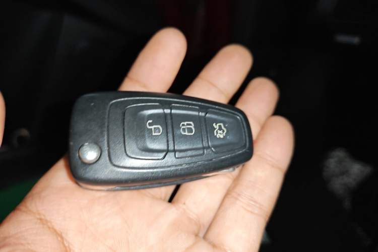 Used Ford Focus 2012 Hatchback 1.6L Automatic Fashion Edition Vehicle Key