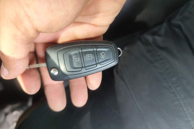 Used Ford Focus 2012 Hatchback 1.6L Automatic Fashion Edition Vehicle Key