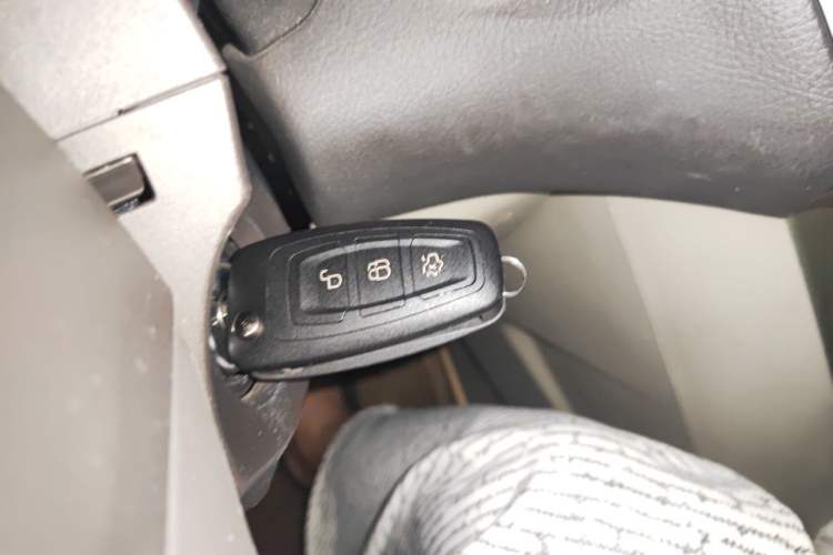Used Ford Focus 2012 Hatchback 1.6L Automatic Fashion Edition Vehicle Key